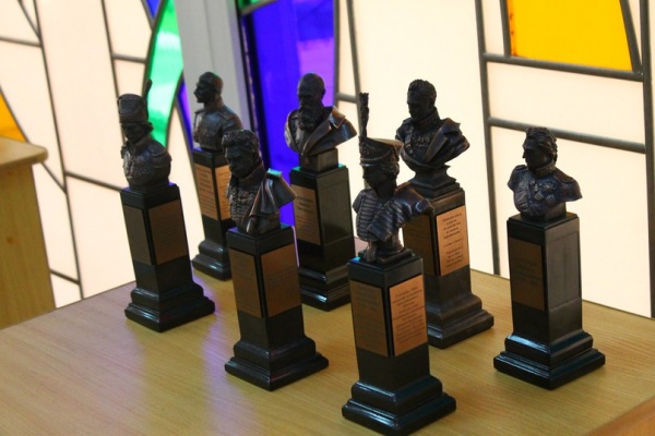 �������