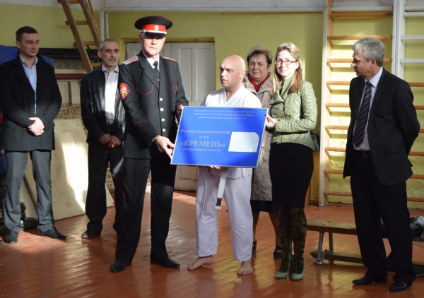 �������