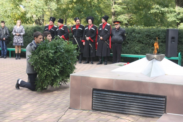 �������