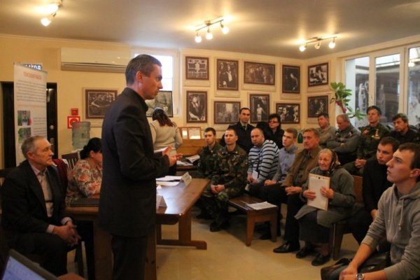 �������