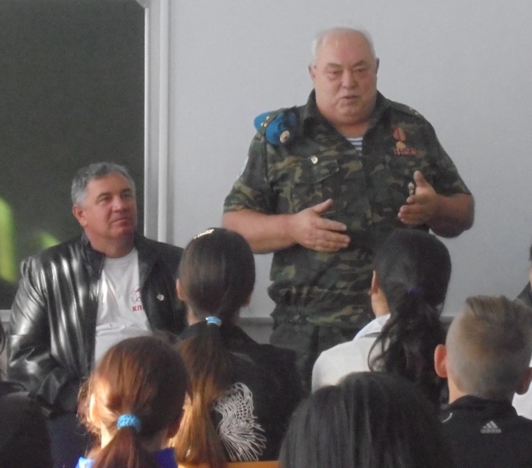 �������